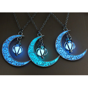 UV Colour Changing Moonlight Necklace